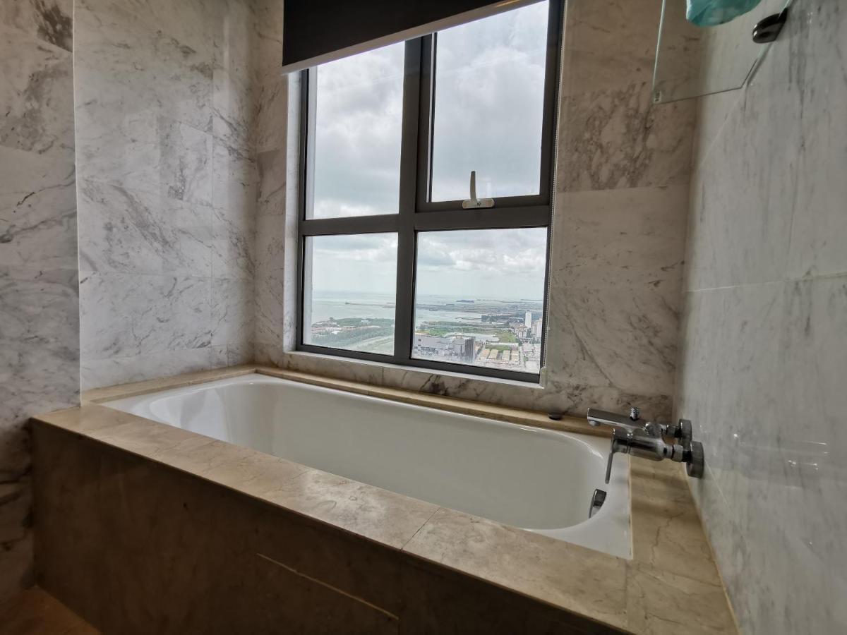 Mykey Silverscape B-39-07 Apartment *